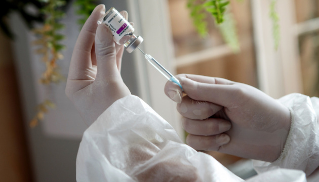 Молдова разрешила вакцинацию подростков от COVID-19 препаратом Pfizer для детей от 12 лет, учитывая рост случаев заражения среди молодежи.