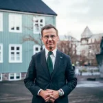 Шведский премьер Ульф Кристерссон попал под критику после признания, что использует ChatGPT для принятия политических решений. Эксперты выражают беспокойство