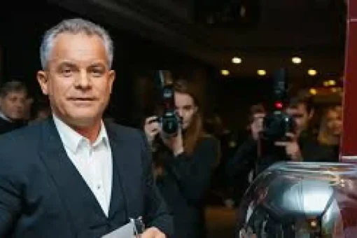 Молдавский олигарх Владимир Плахотнюк, задержанный в Греции по ордеру, хочет вернуться в Молдову, чтобы доказать свою невиновность в деле о мошенничестве на 1 миллиард долларов.