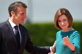 Лидеры Франции, Германии и Польши посетили Молдову, поддержав проевропейскую политику президента Санду на фоне предстоящих парламентских выборов и российского вмешательства.
