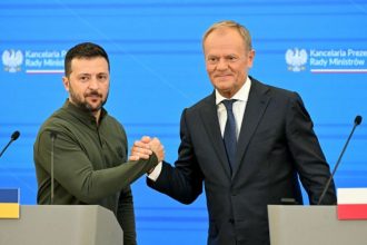 Зеленский и Туск согласовали позицию относительно одновременного открытия переговоров Украины и Молдовы по вступлению в ЕС, несмотря на вето Венгрии