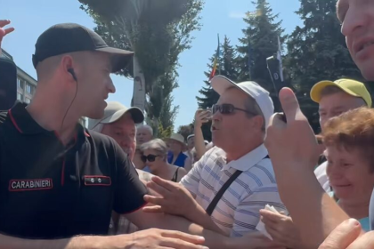 В Кишиневе произошли стычки между сторонниками и противниками Евгении Гуцул, осуждённой на 7 лет за финансирование пророссийской партии "Шор".