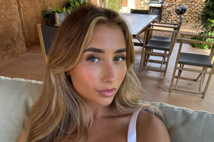 Лили Филлипс — популярная модель OnlyFans, установившая рекорд, проведя интимный марафон с 1113 мужчинами. Ее история — это сочетание скандалов, сексуальности и цифрового влияния