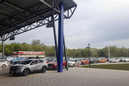 14 августа на трассе Одесса-Рени образовались большие пробки на пунктах пропуска в Молдову и Румынию. Ожидаются задержки, стоит планировать маршрут заранее.