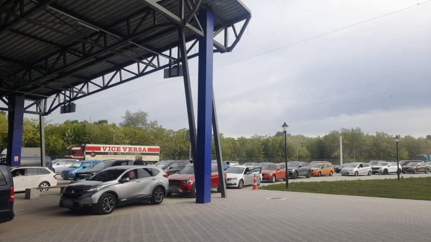 14 августа на трассе Одесса-Рени образовались большие пробки на пунктах пропуска в Молдову и Румынию. Ожидаются задержки, стоит планировать маршрут заранее.