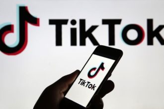 TikTok превращается в мощный инструмент общения: теперь голосовые, фото и видео доступны прямо в чатах.