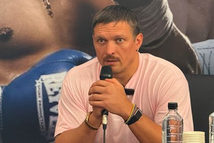 Александр Усик получил почётную медаль Федерации бокса Молдовы и обратился к молодым спортсменам с мотивационной речью о патриотизме.