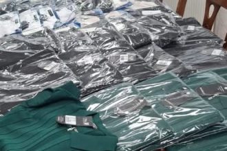 На границе с Молдовой задержали автомобиль Ford Kuga, в котором обнаружили крупную партию одежды без декларирования. Начаты проверки таможенной службой.