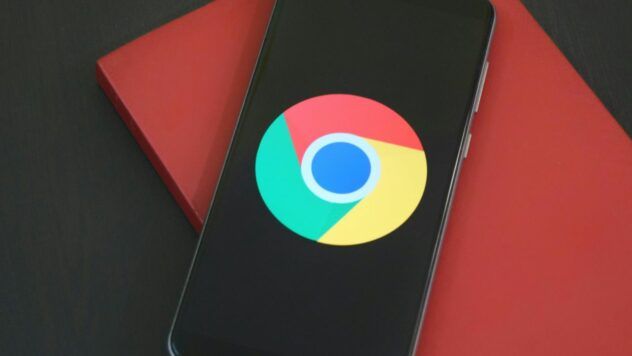 Google интегрирует Gemini в Chrome: пользователи бесплатно получат AI Mode для объяснения текстов, работы с вкладками и защиты от мошеннических сайтов.