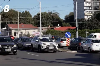 Кишинёв столкнулся с транспортным коллапсом: пробки внутри города занимают больше часа. Водители жалуются на заторы, полиция вводит новые меры.