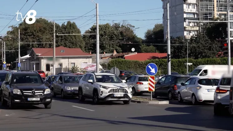 Кишинёв столкнулся с транспортным коллапсом: пробки внутри города занимают больше часа. Водители жалуются на заторы, полиция вводит новые меры.
