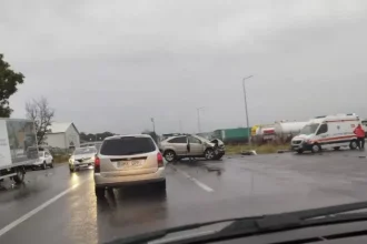 В Сынжере на трассе Кишинёв–Бендеры произошло ДТП с участием трёх автомобилей. Один человек пострадал, полиция выясняет обстоятельства.