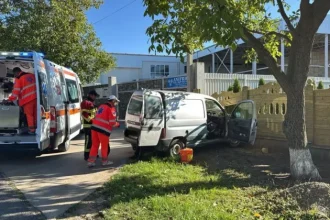 Смертельная авария в Костештах: водитель Citroen скончался, две пассажирки госпитализированы. Полиция выясняет обстоятельства трагедии.