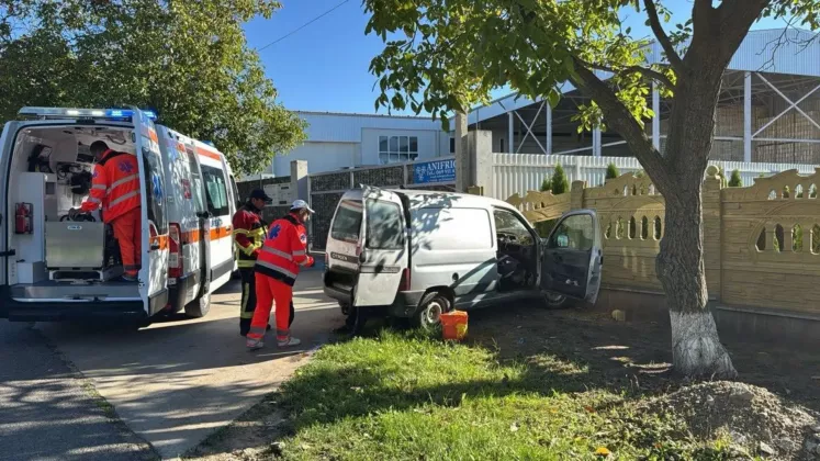 Смертельная авария в Костештах: водитель Citroen скончался, две пассажирки госпитализированы. Полиция выясняет обстоятельства трагедии.