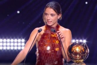 Айтана Бонмати получила третий Золотой мяч, но даже её трофей прошёл через рентген в аэропорту, подчинившись правилам безопасности.