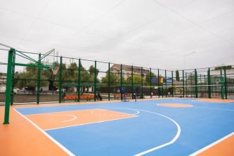 В Чимишлии открылись два многофункциональных стадиона для тренировок, матчей и массовых мероприятий, доступных всем жителям города.