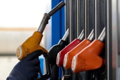На выходных в Молдове бензин подешевеет, а дизель подорожает: НАРЭ обновило максимальные цены на топливо с 27 сентября.