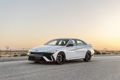Гибридная Elantra N 2026 объединяет дерзкий дизайн и мощную установку, открывая новую эру спортивных седанов Hyundai с экологичным акцентом.