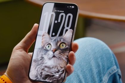 Обновление iOS 26 вышло 15 сентября. Новые функции и визуал впечатляют, но безопасно ли обновлять ваш iPhone? Сравниваем и делаем вывод.