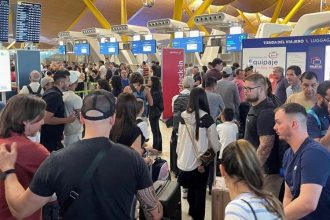 В аэропортах Брюсселя, Берлина и Лондона произошли сбои регистрации и посадки из-за кибератаки, возможны задержки и отмены рейсов.