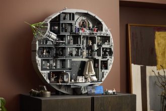 Набор LEGO Death Star UCS за $999,99 с 9023 деталями и 38 минифигурками стал рекордом 2025 года и желанным объектом для фанатов.