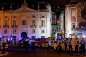 Фуникулер Glória сошел с рельсов в Лиссабоне: 15 погибших, 18 раненых, среди пострадавших — ребенок. Начато масштабное расследование.