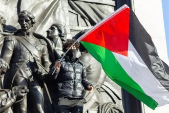 Лондон признал Палестину, усилив дипломатическое давление. Израиль ответил жёсткой критикой и призвал сосредоточиться на борьбе с ХАМАС.