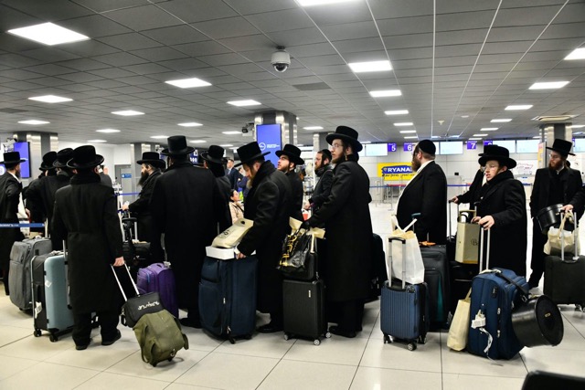 Израиль построит терминал в Кишинёве для паломников в Умань, приезжающих на Рош-ха-Шана, но проект вызывает споры из-за уклонистов.
