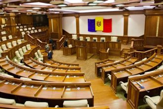 Этапы после выборов включают подсчёт голосов, утверждение результатов, формирование парламента и назначение нового правительства.