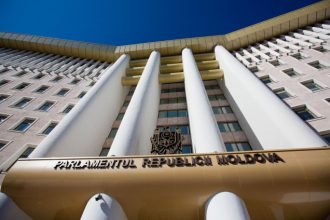В парламент проходят PAS, Патриотический блок и три другие партии. Самыми молодыми депутатами стали Синкевич и Никита, им по 26 лет.