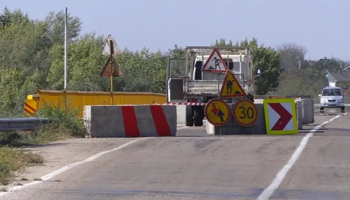 Тирасполь считает ремонт мостов провокацией, Кишинёв настаивает на плановых действиях и опровергает связь с выборами.