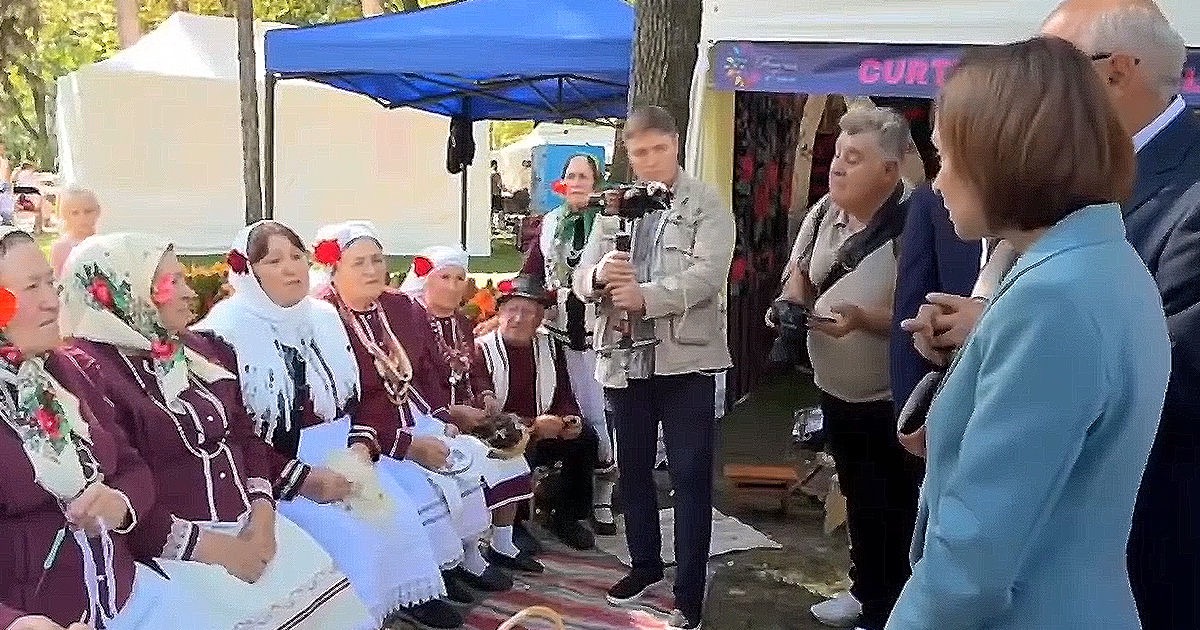 Санду в ответ на жалобы жительниц Гагаузии на штрафы заявила: «Жить нужно честно, голос не продаётся, страна не продаётся».