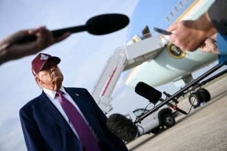 Самолет с Дональдом Трампом в небе над Нью-Йорком опасно сблизился с Airbus Spirit Airlines, ситуацию спасло вмешательство диспетчера.