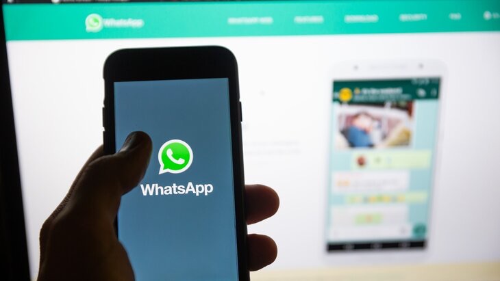 WhatsApp запустил функцию офлайн перевода сообщений прямо в приложении, доступную на Android и iPhone с сохранением конфиденциальности.