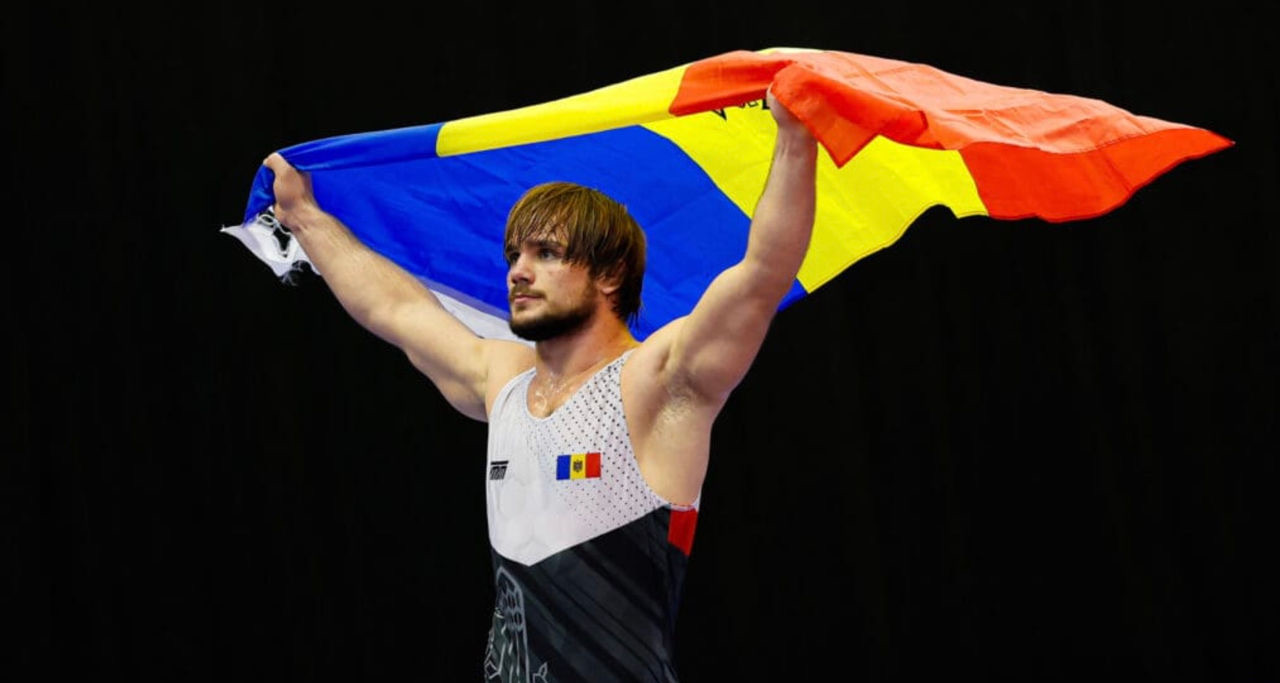 Александрин Гуцу стал чемпионом мира U-23 в весе до 82 кг, победив в финале украинца 1:1 и ранее соперников из Японии, Казахстана и Бельгии.