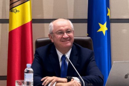 Назначенный премьер Александру Мунтяну 31 октября 2025 года представит в парламенте программу и запросит вотум доверия.