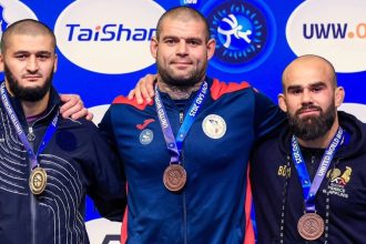 Молдавские борцы Александр Романов и Элдар Рафигаев завоевали золото и бронзу на чемпионате мира по борьбе в Сербии.