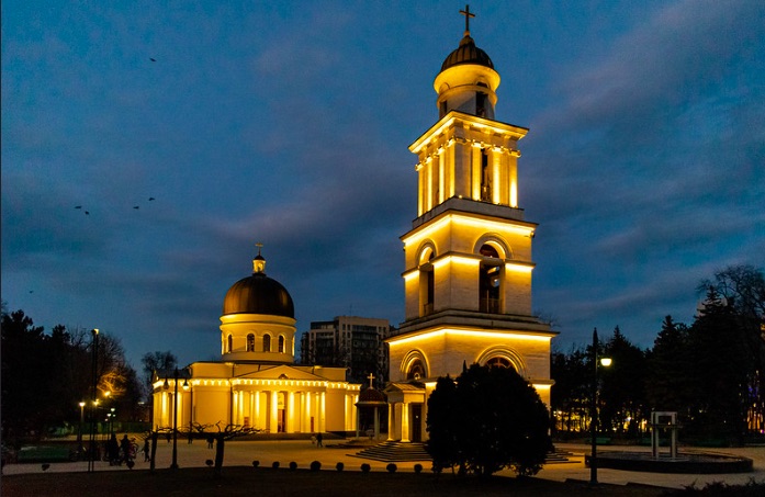 Полный церковный календарь Молдовы на ноябрь 2025 года: традиции, праздники, даты святых, пост и богослужения.