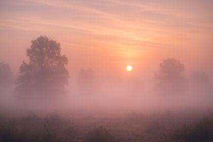 18 октября 2025 года в Молдове день продлится 10 ч 46 мин. В Кишинёве восход 07:26, закат 18:12. На юге солнце задержится дольше.