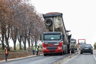 До 2028 в Молдове вводят два дорожных налога: за владение транспортом и за пользование национальными трассами с контролем через видеокамеры.