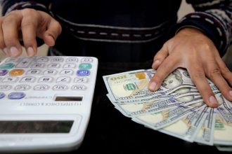 Официальный курс валют НБМ на 3 октября: молдавский лей укрепился по отношению к доллару, но немного ослаб по отношению к евро.