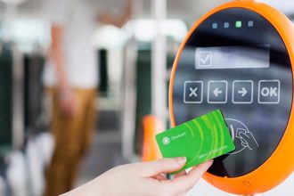 Электронную оплату проезда внедряют в транспорте Молдовы: билеты можно купить картой или через приложение.