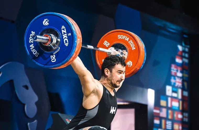 Молдавский тяжелоатлет Марин Робу завоевал бронзовую медаль на чемпионате мира в Норвегии, показав общий результат 369 кг.