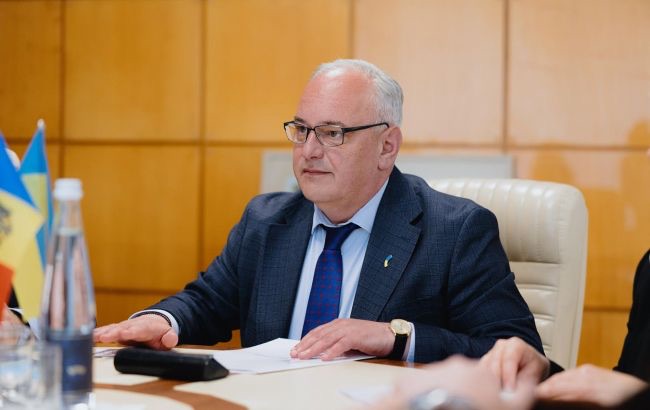 Посол Украины в Молдове заявил, что угроза удара из Приднестровья минимальна, ситуация под контролем и все провокации предотвращаются.