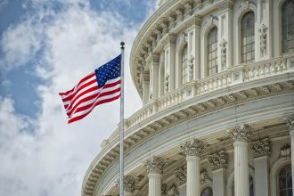 В США приостановлена работа правительства из-за политического кризиса. Страна вновь столкнулась с шатдауном впервые с 2019 года.
