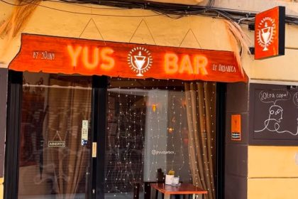 В Барселоне открылся YUS BAR — уникальное арт-пространство молдаванина Юрия Усольцева с коктейлями, музыкой и выставками.