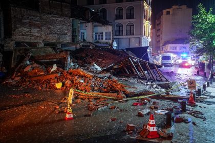 В западной Турции 27 октября произошло землетрясение магнитудой 6,1, толчки ощутили даже в Стамбуле, есть разрушения и пострадавшие.