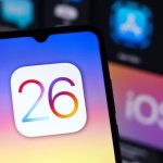 Обновление iOS 26.2 привнесло более 10 функций: AirDrop без контактов, улучшенные напоминания, живой перевод, офлайн-lyrics и многое другое.