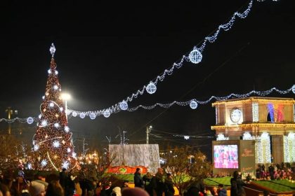 Новогоднюю елку и рождественскую ярмарку в Кишиневе откроют 5 декабря: каток, фотозоны, домик Деда Мороза и кухня будут до 18 января 2026.