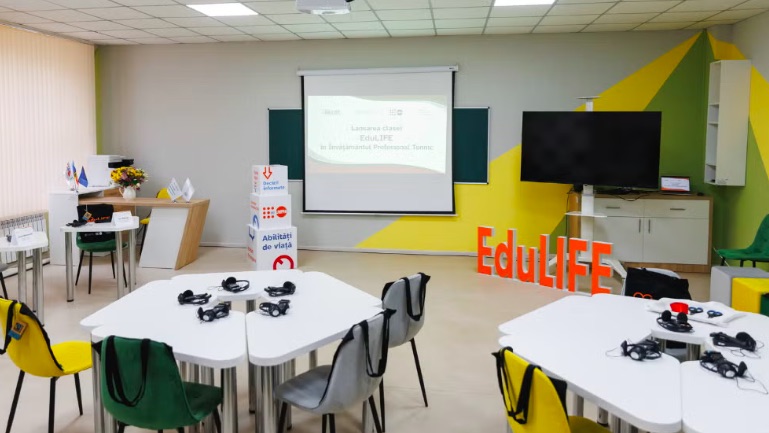 Новые классы EduLIFE в Молдове помогают молодежи развивать жизненные навыки, уверенность и карьерную готовность.